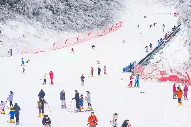 金佛山西坡滑雪场门票价格（金佛山滑雪在西坡好还是北坡好）