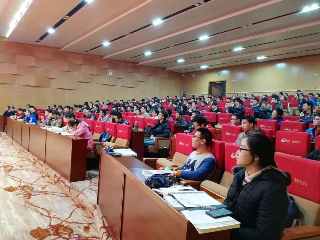 大学生学生会面试需要问什么问题及答案（大学学生会面试常见问题及回答技巧）