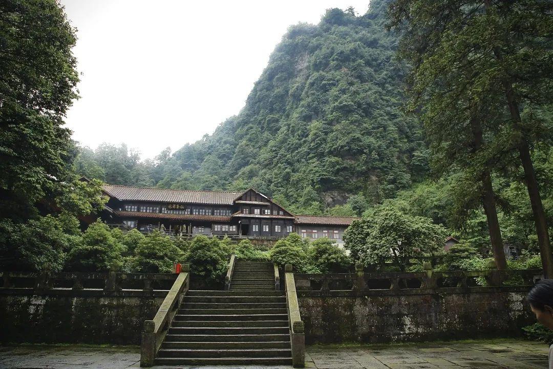 峨眉山旅游攻略(四川峨眉山游玩攻略)